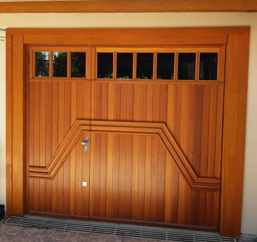 Portão de madeira